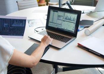 Iteno on the Hard Part of an AI Analyst: Not the Writing, the Footnotes