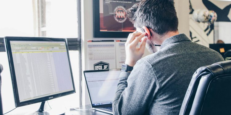 The top 5 AI prompts every salesperson needs to close more deals